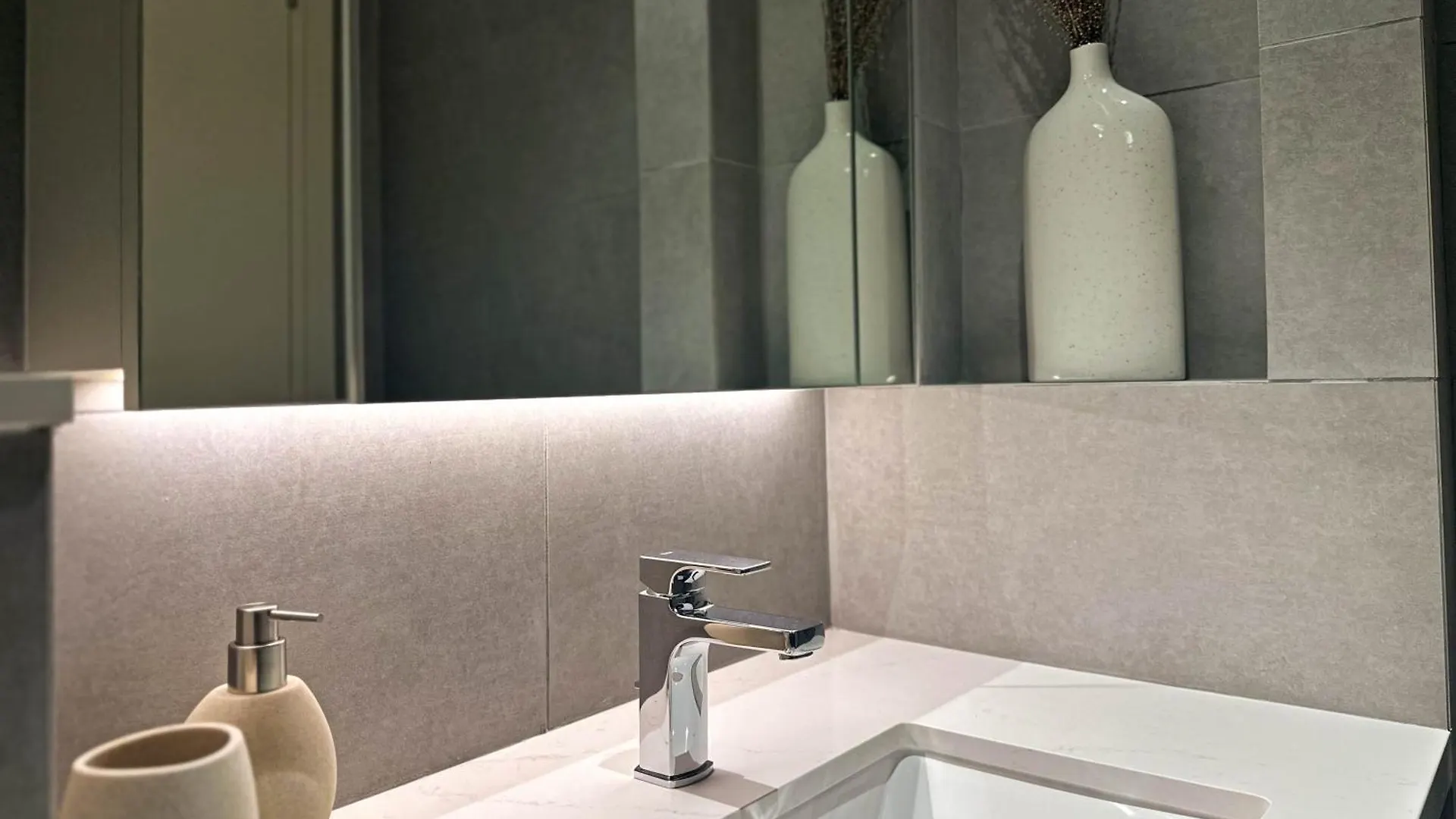 Higuests - Ahad Residence Modern Apt In Dubai'S Business Hub 0*, Dubai